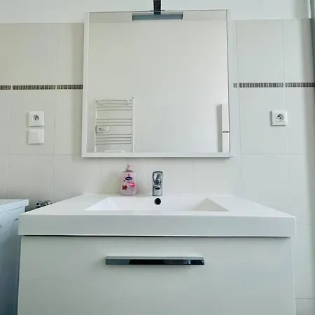 Le Leonard, Hypercentre, Lr137